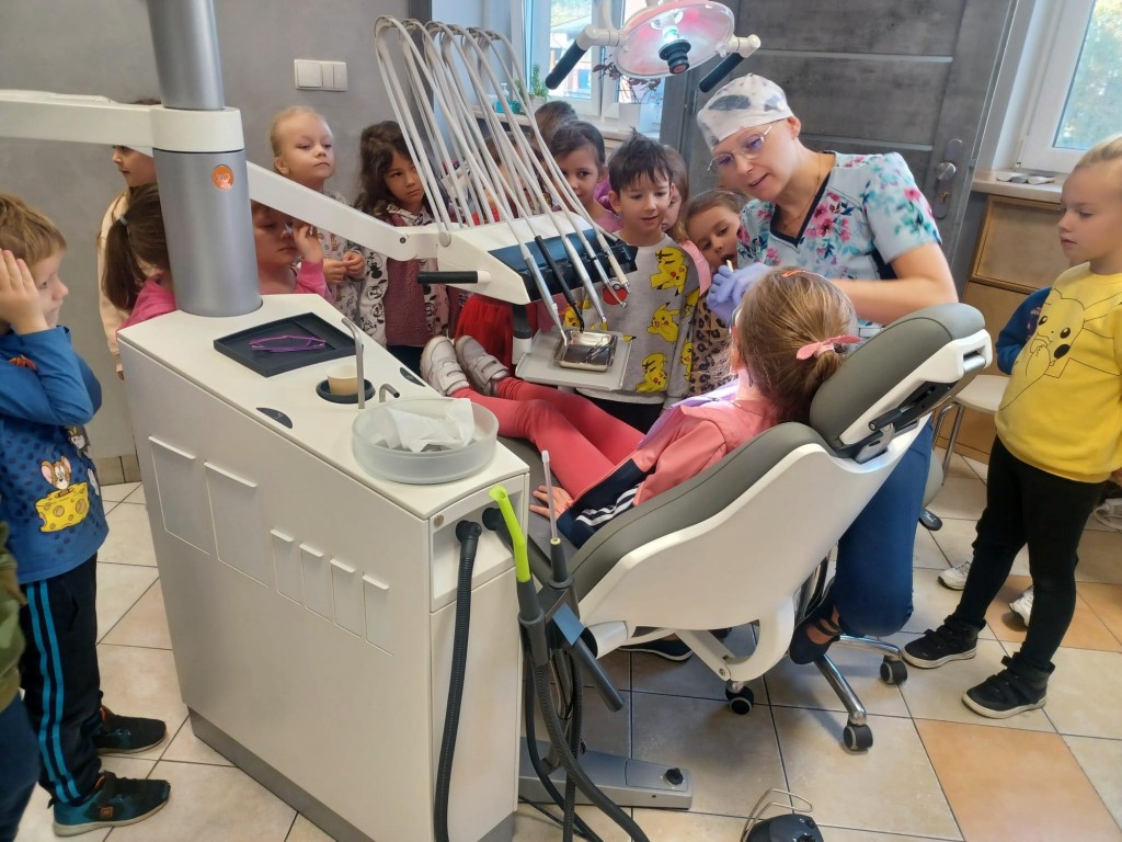 Dzieci z wizytą u stomatologa
