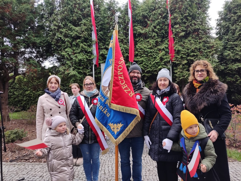 rodzice i dzieci z okazji 11 listopada